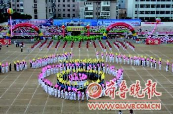 一張小小的彩票,成就了一個(gè)又一個(gè)幸運(yùn)彩友的財(cái)富夢(mèng)想,同時(shí)愛心的大匯集也為芝罘區(qū)群眾全民健身活動(dòng)提供了源源不斷的體彩公益金保障,充分發(fā)揮了體育彩票“造福社會(huì)、惠及大眾”的公益使命。